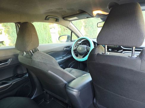 Used 2019 Toyota C-HR LE image 28