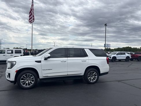 Used 2023 GMC Yukon SLT w/ SLT Premium Package AWD/4WD image 2