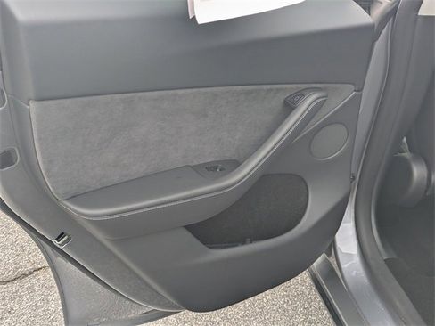 Used 2025 Tesla Model Y Performance image 18