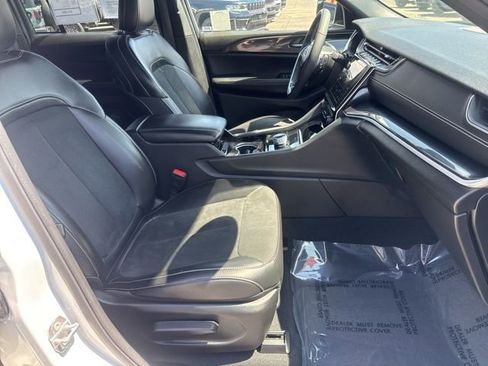 Certified 2023 Jeep Grand Cherokee Altitude AWD/4WD image 32