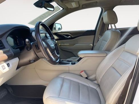 Used 2019 GMC Acadia Denali w/ Technology Package FWD image 9