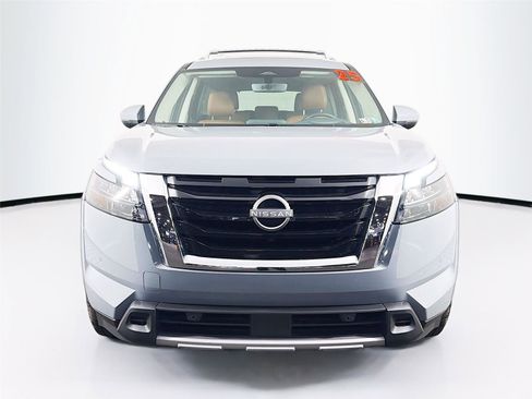 Used 2025 Nissan Pathfinder Platinum w/ Cargo Package AWD/4WD image 2