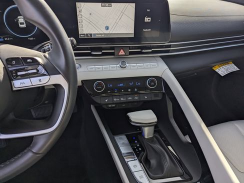 Certified 2025 Hyundai Elantra Limited image 10