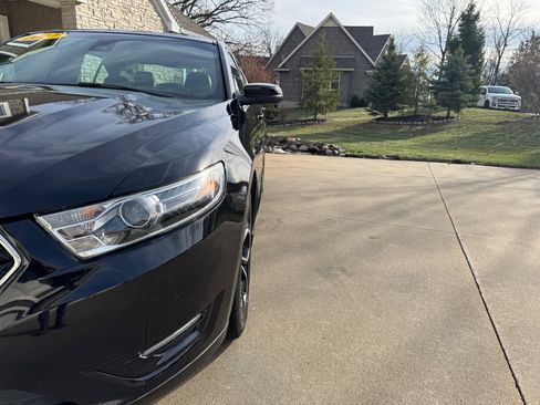 Used 2017 Ford Taurus SHO image 26