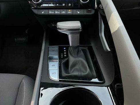 Used 2025 Hyundai Elantra SEL image 22