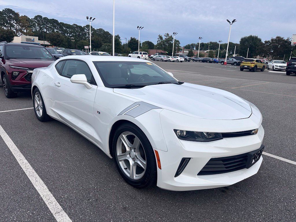 Used 2018 Chevrolet Camaro LT RWD image 5