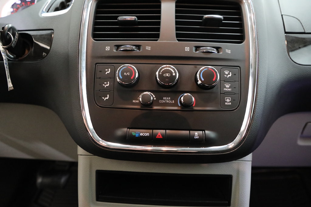 Used 2018 Dodge Grand Caravan SE w/ Rear Park Assist Package FWD image 22