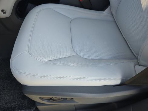 New 2026 Land Rover Defender 110 S image 30