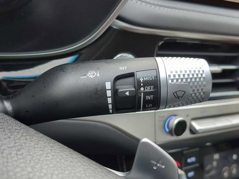 Used 2024 Genesis G70 2.5T image 26