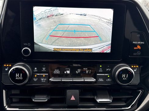 Used 2023 Toyota Highlander XLE image 30