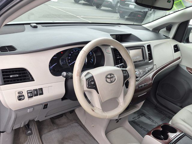 Used 2014 Toyota Sienna XLE FWD image 16