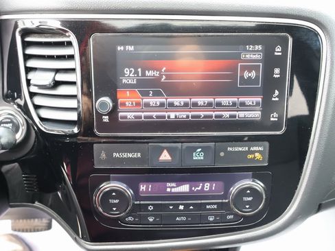 Used 2018 Mitsubishi Outlander ES image 20