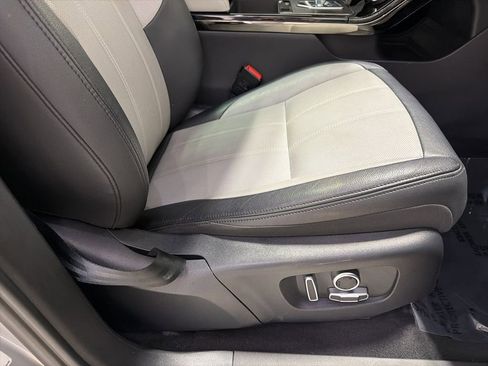 Used 2022 Land Rover Range Rover Evoque R-Dynamic S AWD/4WD image 33