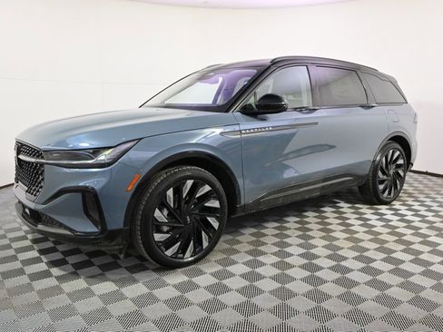 New 2026 Lincoln Nautilus Reserve w/ Jet Appearance Package AWD/4WD image 2