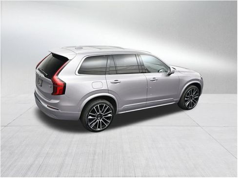 New 2026 Volvo XC90 B5 Plus AWD/4WD image 17