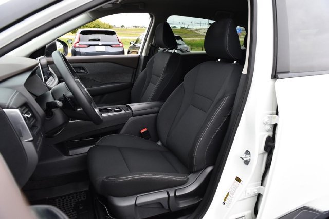 Used 2023 Nissan Rogue S AWD/4WD image 18