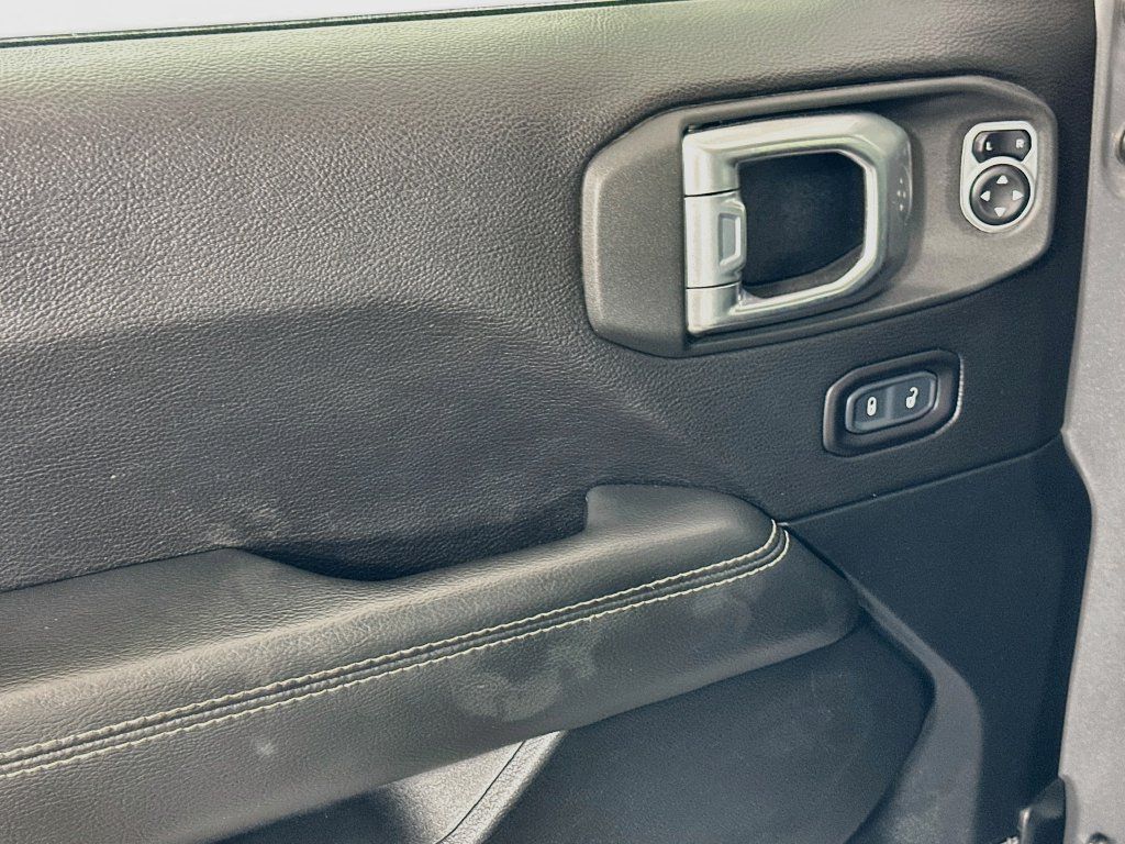 Used 2020 Jeep Wrangler Unlimited Sahara AWD/4WD image 18