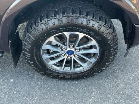 Used 2018 Ford F150 XLT w/ Equipment Group 302A Luxury AWD/4WD image 5