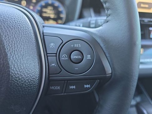 Used 2026 Toyota Corolla Cross XLE image 18