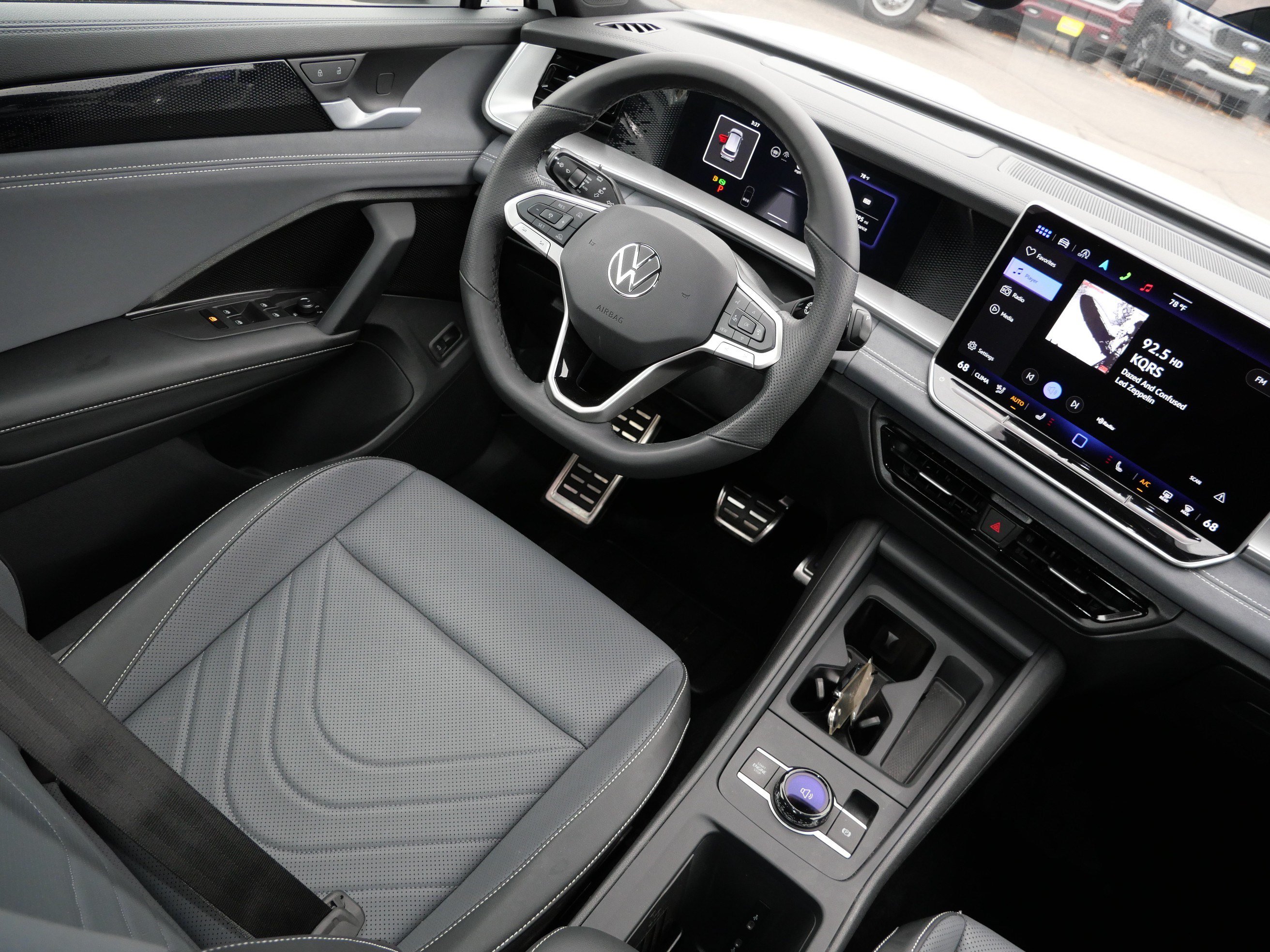 Certified 2025 Volkswagen Tiguan SE R-Line AWD/4WD image 9