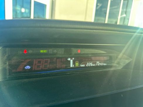 Used 2012 Toyota Prius V Five FWD image 11