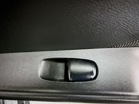 Used 2019 Nissan Kicks S image 31