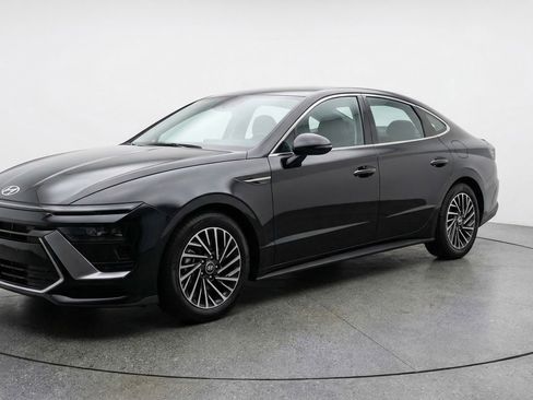 Used 2025 Hyundai Sonata SEL FWD image 3