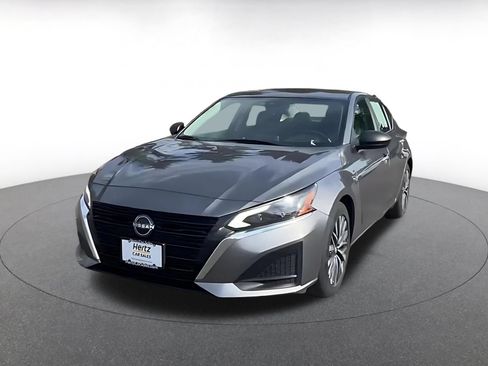 Used 2025 Nissan Altima 2.5 SV FWD image 6