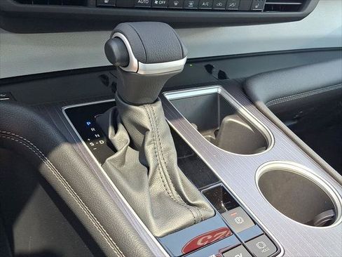 Certified 2025 Toyota Sienna XLE FWD image 13