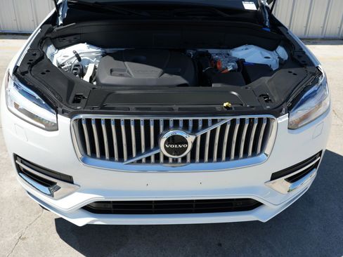 Used 2023 Volvo XC90 T8 Ultimate w/ Protection Package Premier image 8