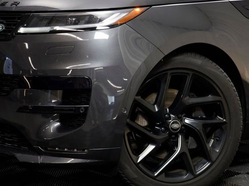Used 2023 Land Rover Range Rover Sport SE Dynamic image 3