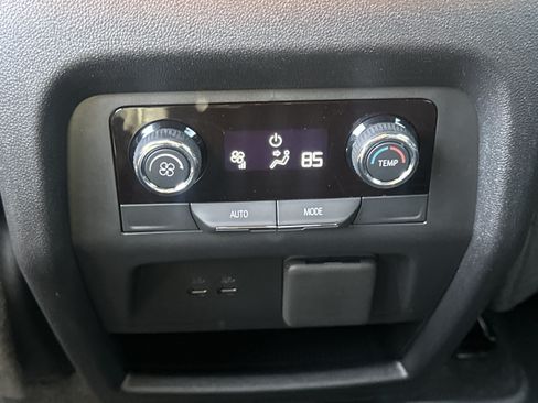 Used 2026 Chevrolet Traverse LT w/ Driver Confidence Package FWD image 24