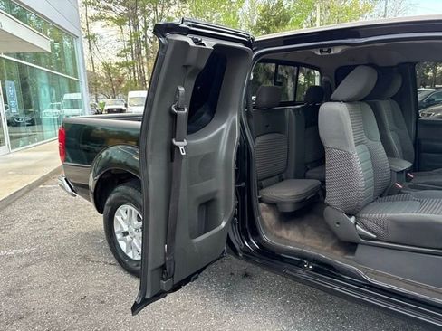 Used 2016 Nissan Frontier SV image 26