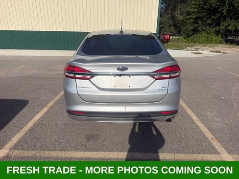 Used 2018 Ford Fusion SE w/ Fusion SE Technology Package FWD image 4