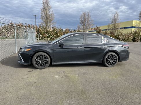 Used 2021 Toyota Camry LE image 2