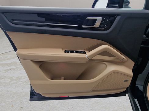 Used 2023 Porsche Cayenne image 28