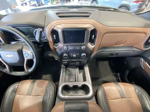 Used 2022 Chevrolet Silverado 1500 High Country w/ Technology Package AWD/4WD image 23