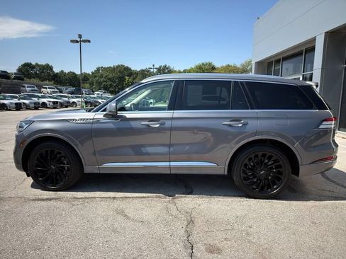 Used 2022 Lincoln Aviator Reserve w/ Equipment Group 201A AWD/4WD image 4