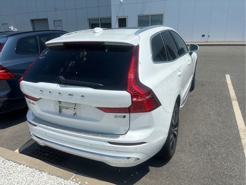 Used 2023 Volvo XC60 B5 Plus w/ Climate Package AWD/4WD image 4