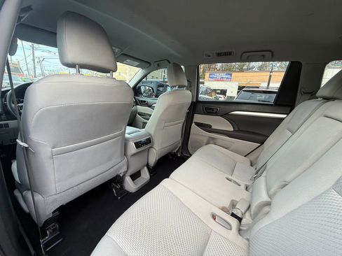 Used 2018 Toyota Highlander LE image 40