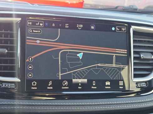 Used 2024 Chrysler Pacifica Limited image 30