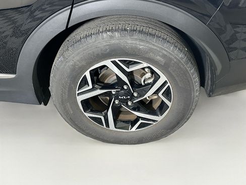 Used 2025 Kia Sportage LX FWD image 11