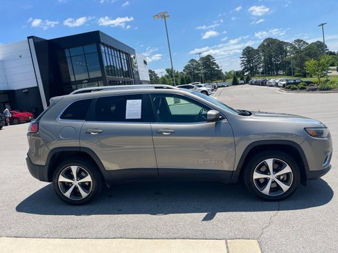 Used 2020 Jeep Cherokee Limited AWD/4WD image 4