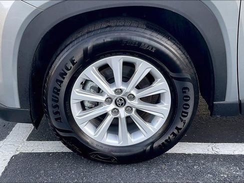 Used 2024 Toyota Grand Highlander AWD image 9