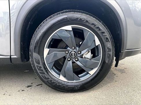 Used 2024 Nissan Rogue SV image 9