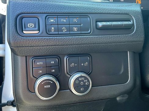 Used 2024 GMC Yukon Denali AWD/4WD image 34