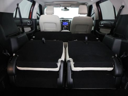 Used 2018 Ford Explorer Platinum AWD/4WD image 36