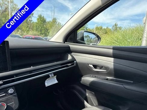 Certified 2025 Hyundai Tucson SE AWD/4WD image 5