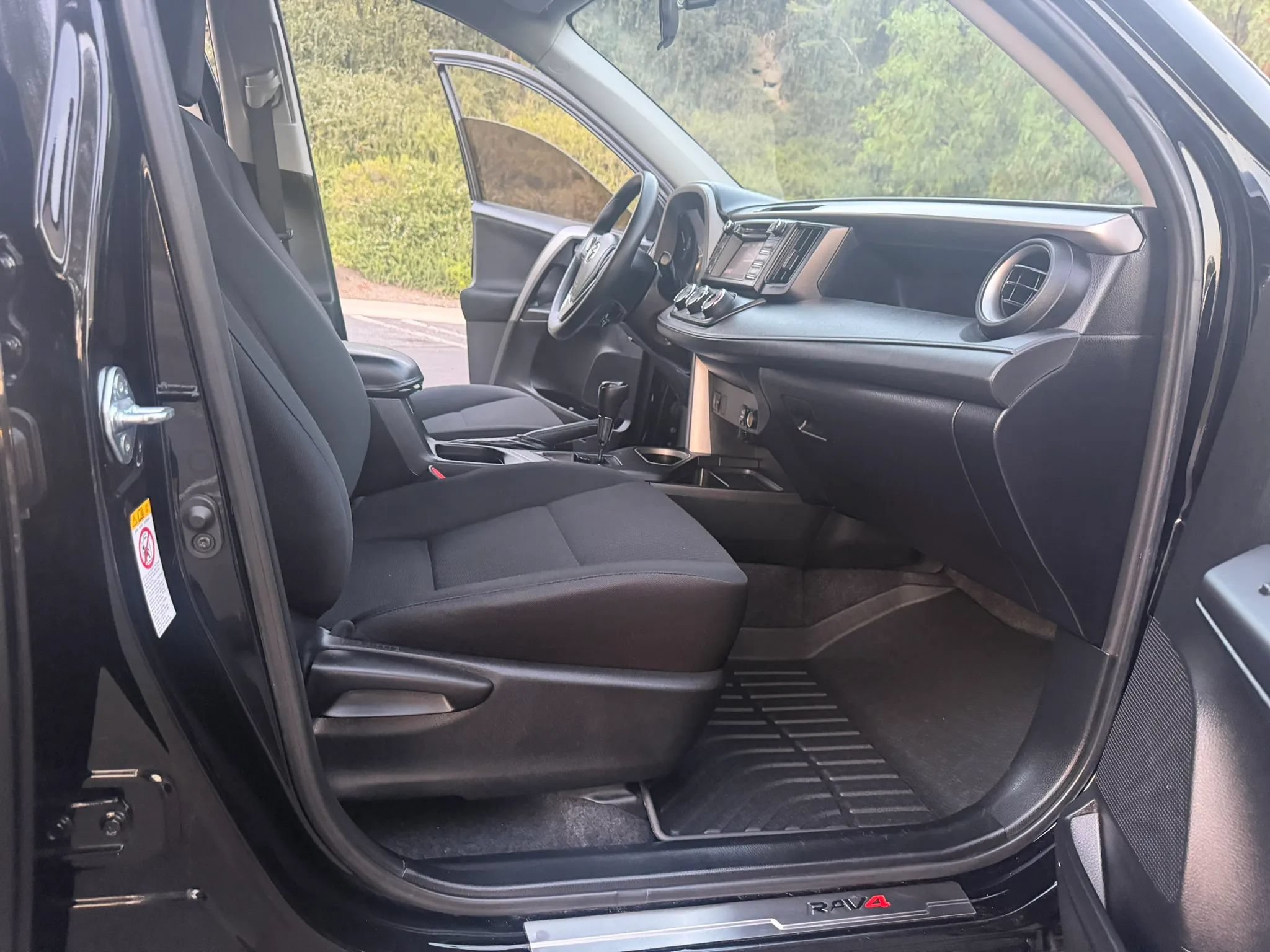 Used 2016 Toyota RAV4 LE FWD image 17