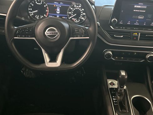 Used 2022 Nissan Altima 2.5 SV FWD image 15